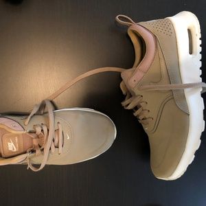 air max thea kendall